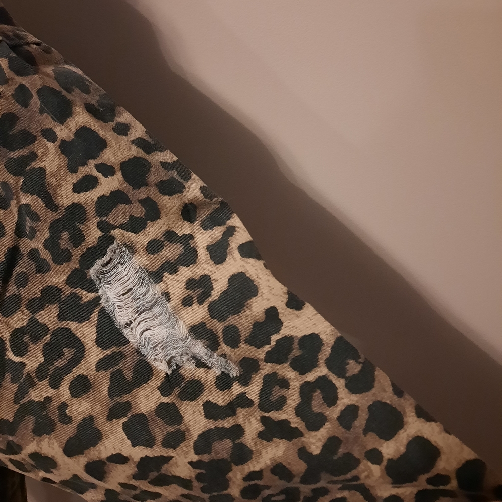 Distressed Leopard Jacket - Picture 5 of 8